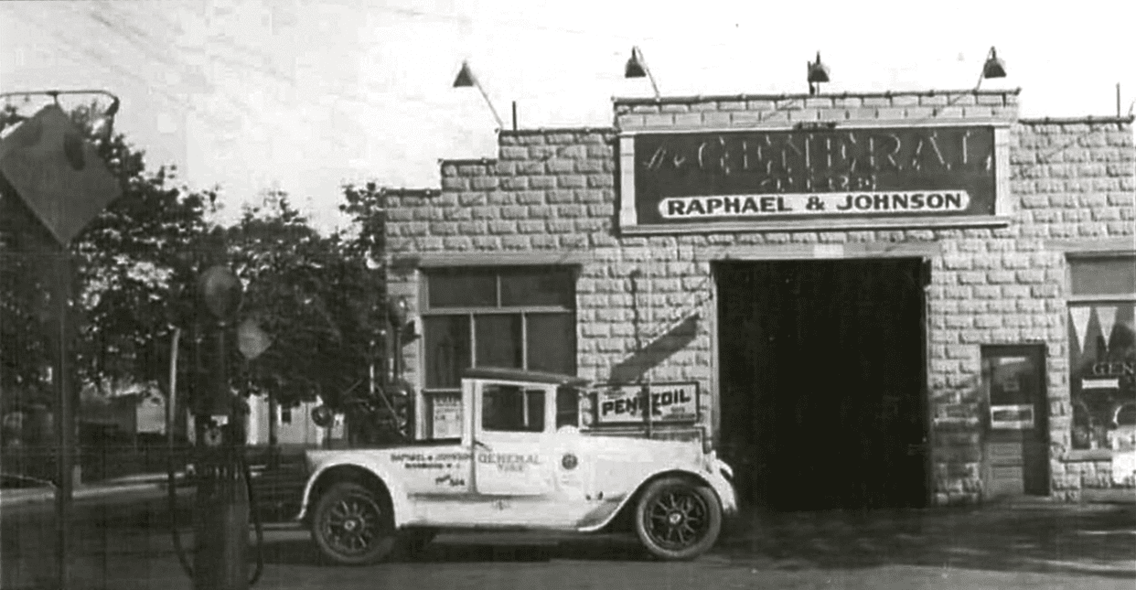 Historic photo of the front of L&M Bakery.